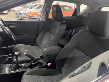 Used Toyota Auris 2014 for sale - 78347307: Photo