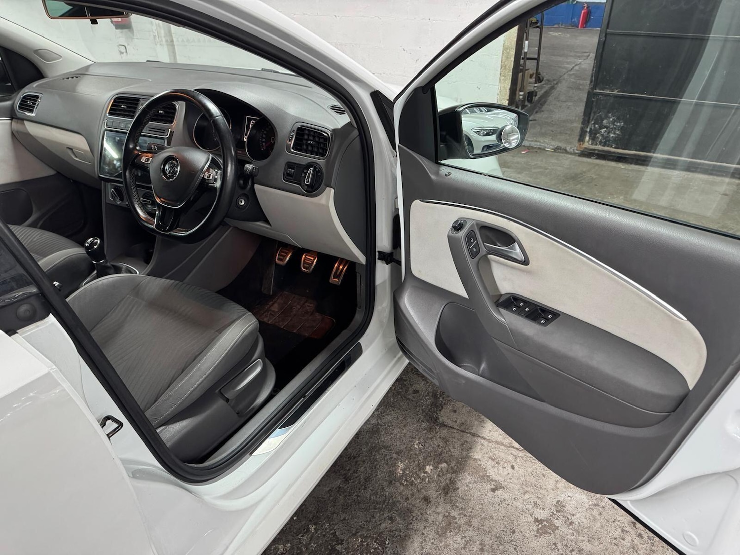 Used Volkswagen Polo 2015 for sale - 76935845: Photo 11