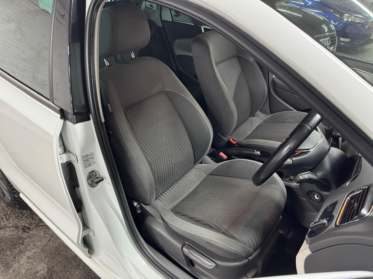 Used Volkswagen Polo 2015 for sale - 76935845: Photo 14