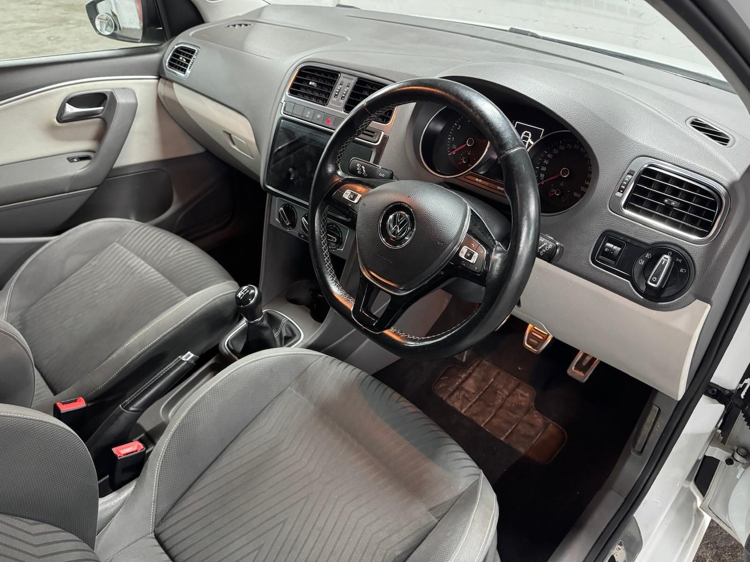 Used Volkswagen Polo 2015 for sale - 76935845: Photo 15