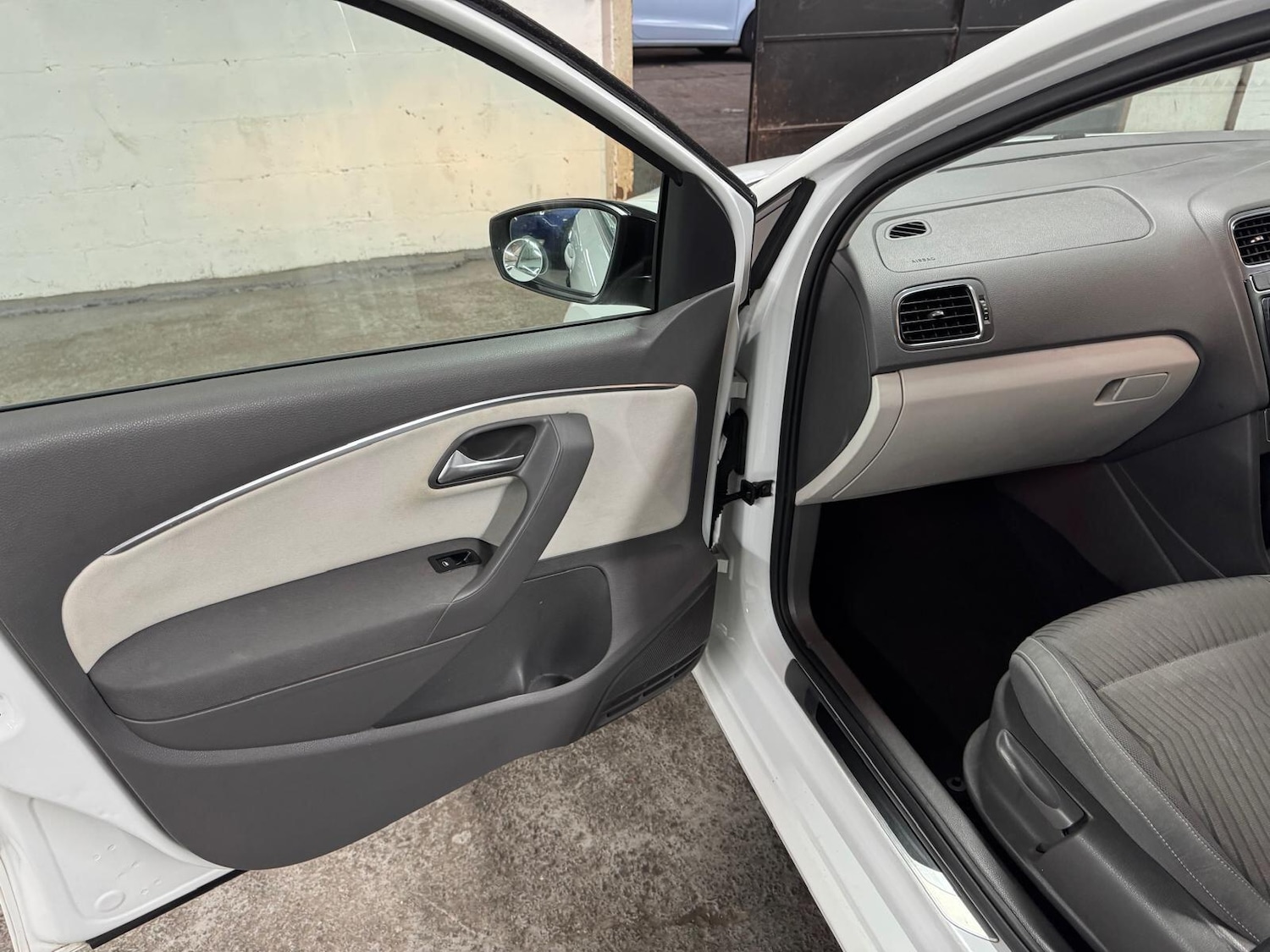 Used Volkswagen Polo 2015 for sale - 76935845: Photo 37