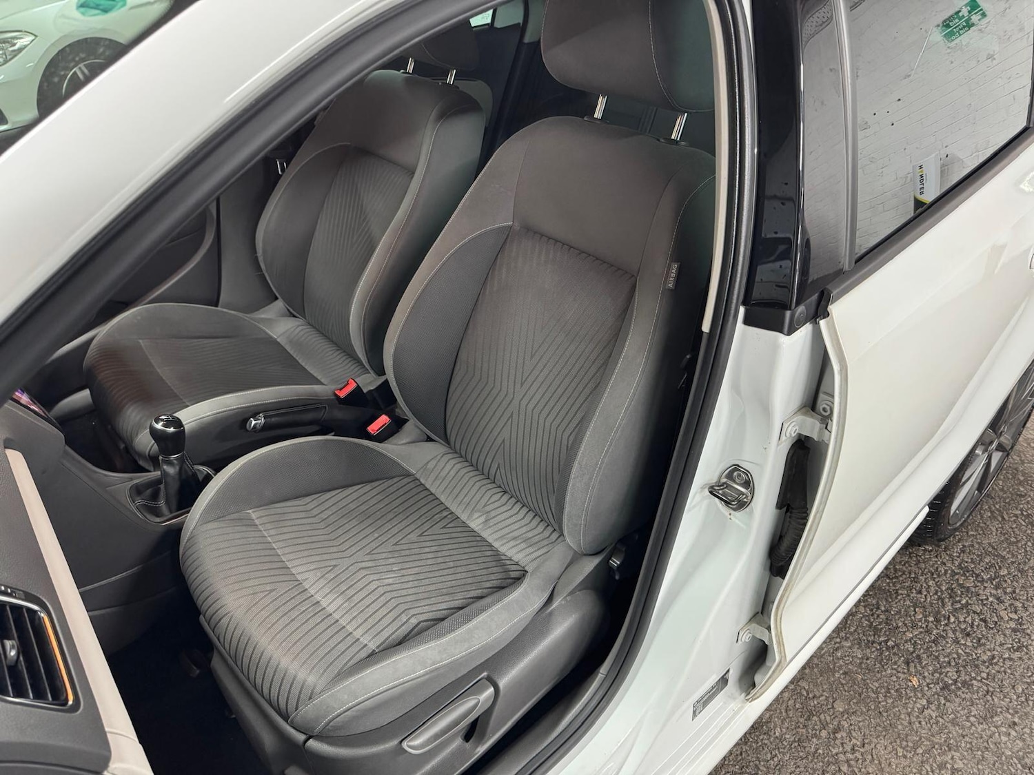 Used Volkswagen Polo 2015 for sale - 76935845: Photo 38