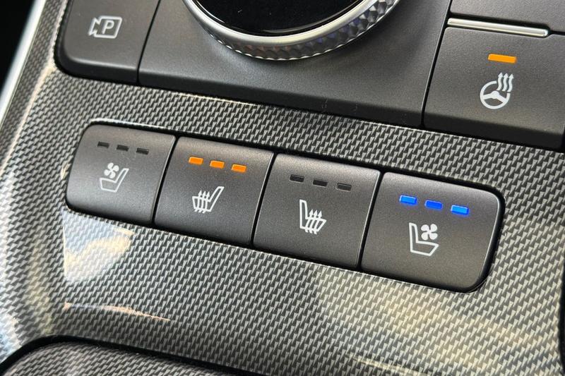 Used Hyundai Santa Fe 2021 for sale - 77048071: Photo 31