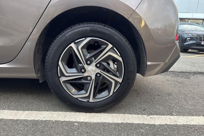 Used Hyundai i30 2021 for sale - 77848683: Photo 9