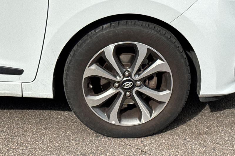 Used Hyundai i10 2019 for sale - 76172661: Photo 9