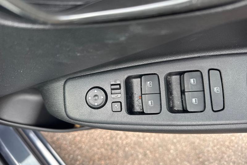 Used Hyundai i10 2023 for sale - 76038201: Photo 16