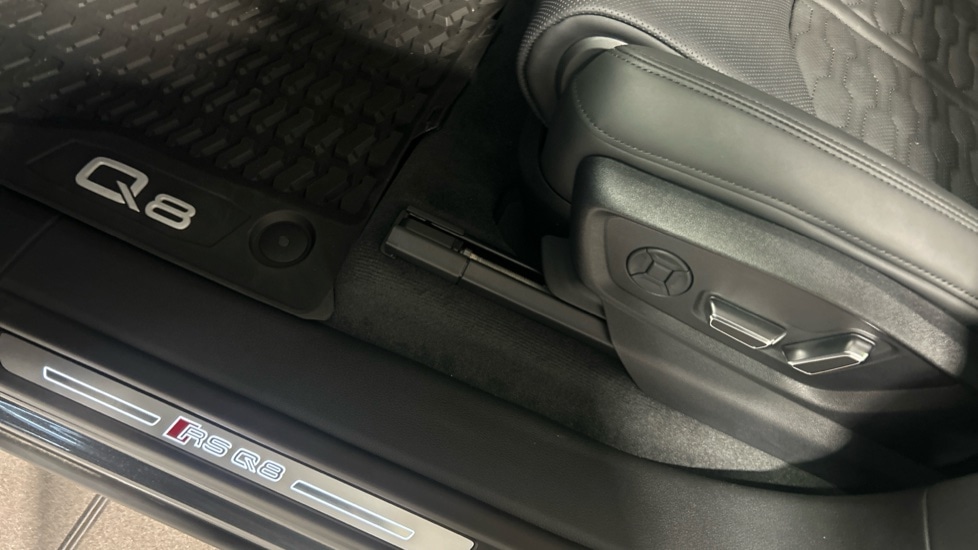 Used Audi RS Q8 2025 for sale - 76873672: Photo 41