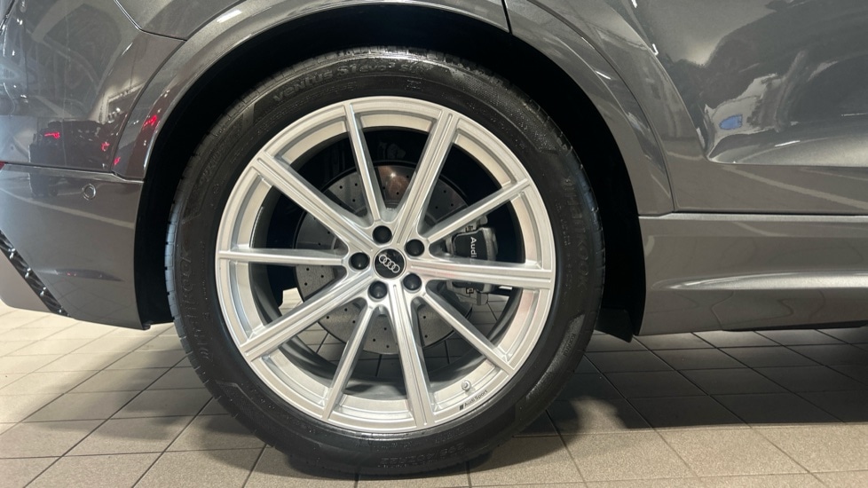 Used Audi RS Q8 2025 for sale - 76873672: Photo 5