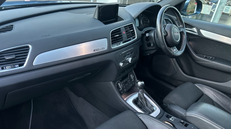 Used Audi Q3 2017 for sale - 76921645: Photo 2