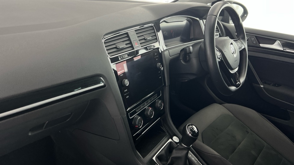 Used Volkswagen Golf 2017 for sale - 76709609: Photo 10