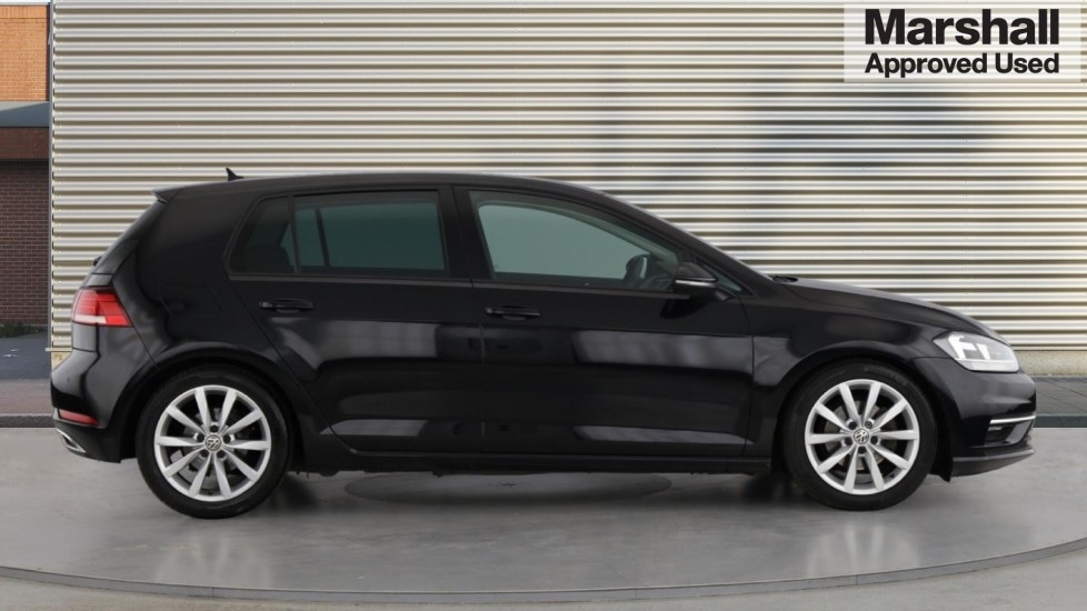 Used Volkswagen Golf 2017 for sale - 76709609: Photo 2