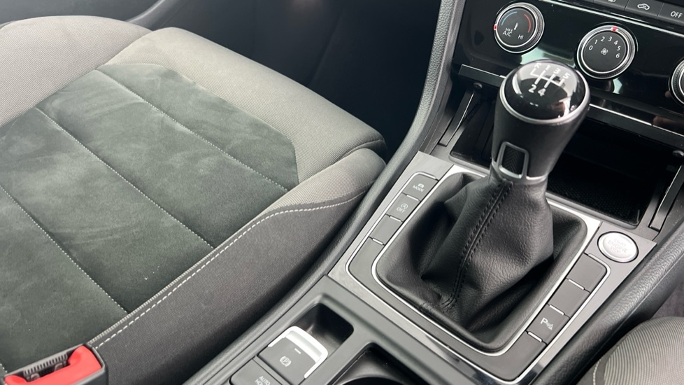 Used Volkswagen Golf 2017 for sale - 76709609: Photo 27