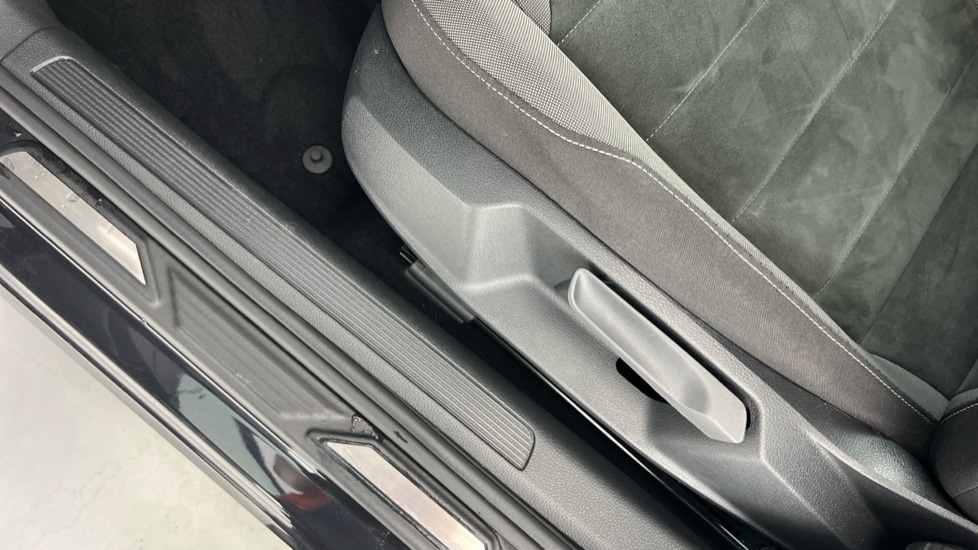 Used Volkswagen Golf 2017 for sale - 76709609: Photo 31