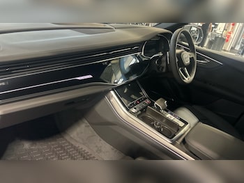 Used Audi RS Q8 2025 for sale - 76942969: Photo