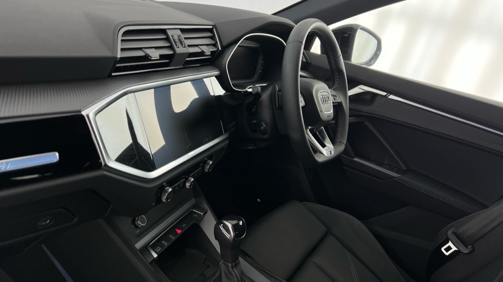 Used Audi Q3 2025 for sale - 76937543: Photo 2