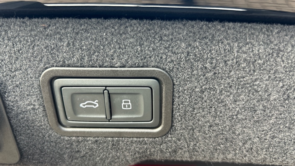 Used Audi A8 2023 for sale - 76709421: Photo 42