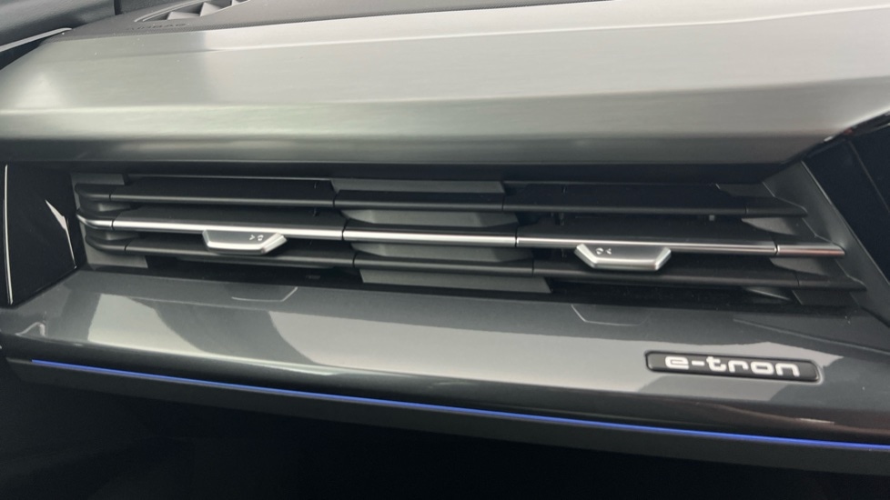 Used Audi Q4 e-tron 2025 for sale - 76552551: Photo 16