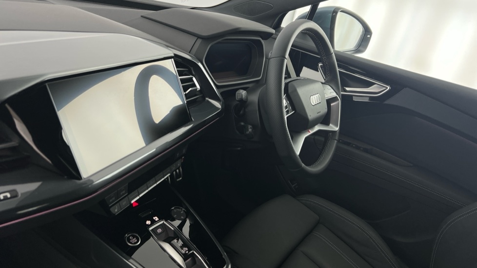 Used Audi Q4 e-tron 2025 for sale - 76552551: Photo 2