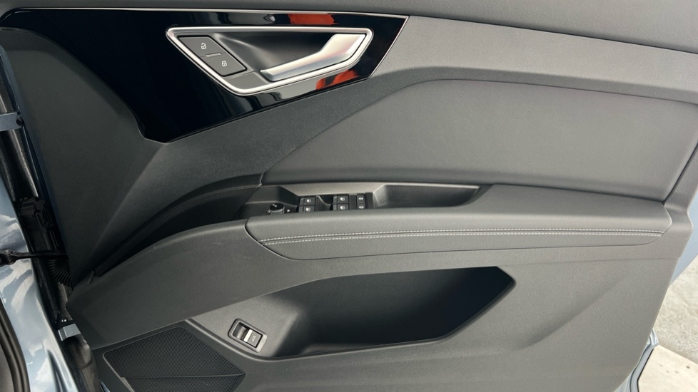 Used Audi Q4 e-tron 2025 for sale - 76552551: Photo 31