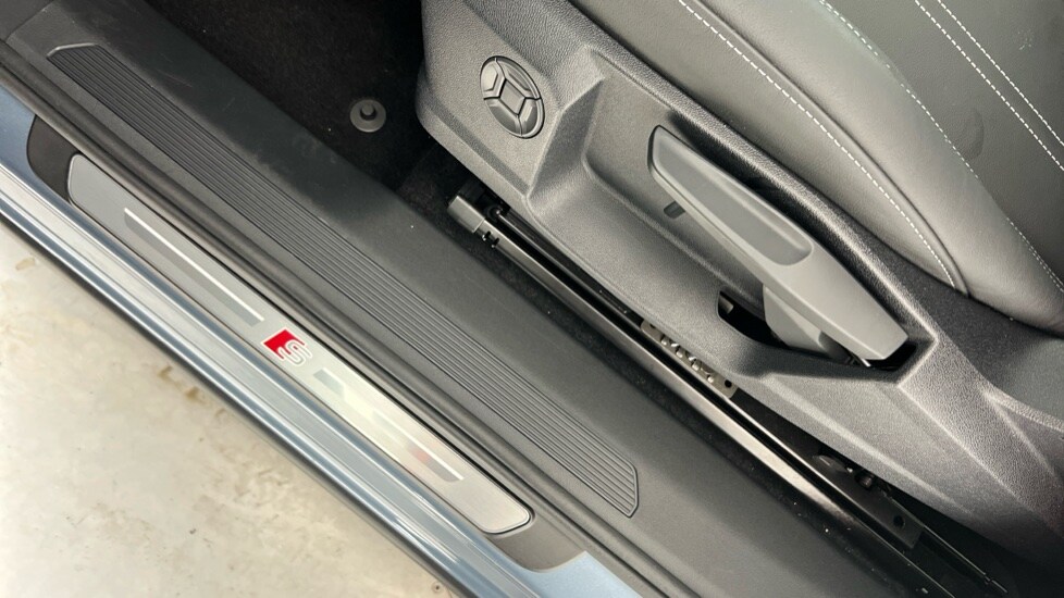 Used Audi Q4 e-tron 2025 for sale - 76552551: Photo 39