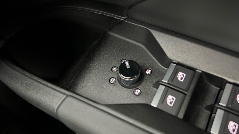 Used Audi Q4 e-tron 2025 for sale - 76552551: Photo 40