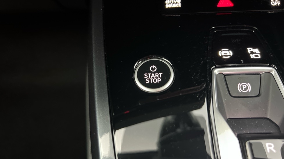 Used Audi Q4 e-tron 2025 for sale - 76552551: Photo 45