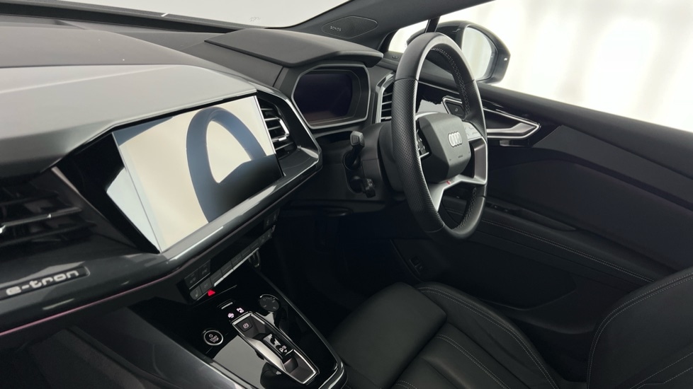 Used Audi Q4 e-tron 2024 for sale - 76523591: Photo 2