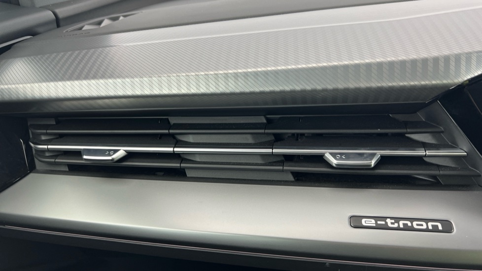 Used Audi Q4 e-tron 2024 for sale - 76803989: Photo 16