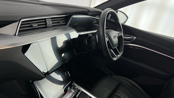 Used Audi e-tron 2022 for sale - 76311836: Photo 2