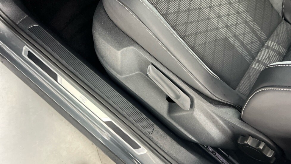 Used Volkswagen T-Roc 2022 for sale - 76124831: Photo 36