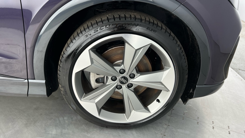 Used Audi Q4 e-tron 2024 for sale - 76328010: Photo 5