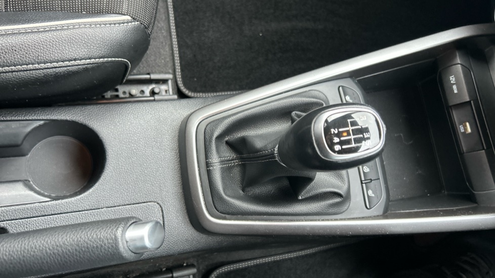 Used Kia Stonic 2021 for sale - 76552295: Photo 28