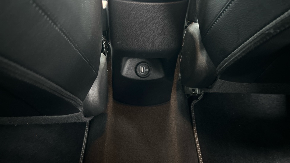 Used Kia Stonic 2021 for sale - 76552295: Photo 33