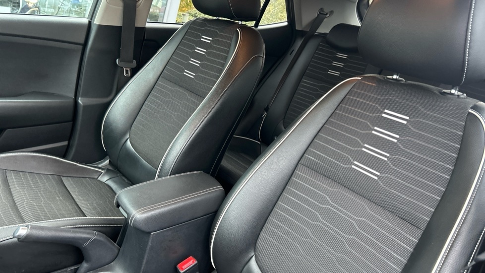 Used Kia Stonic 2021 for sale - 76552295: Photo 38