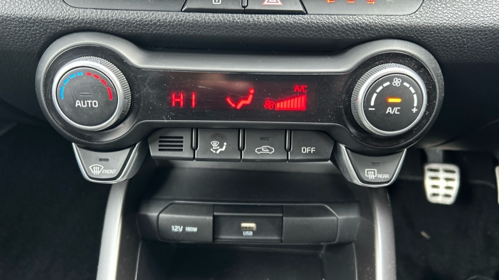 Used Kia Stonic 2021 for sale - 76552295: Photo 42