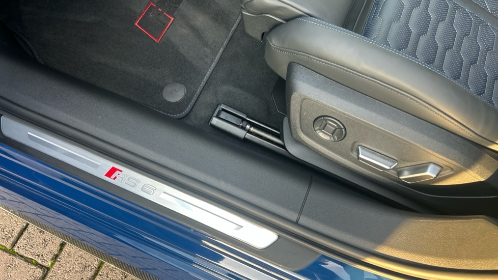 Used Audi RS6 2025 for sale - 76540131: Photo 41
