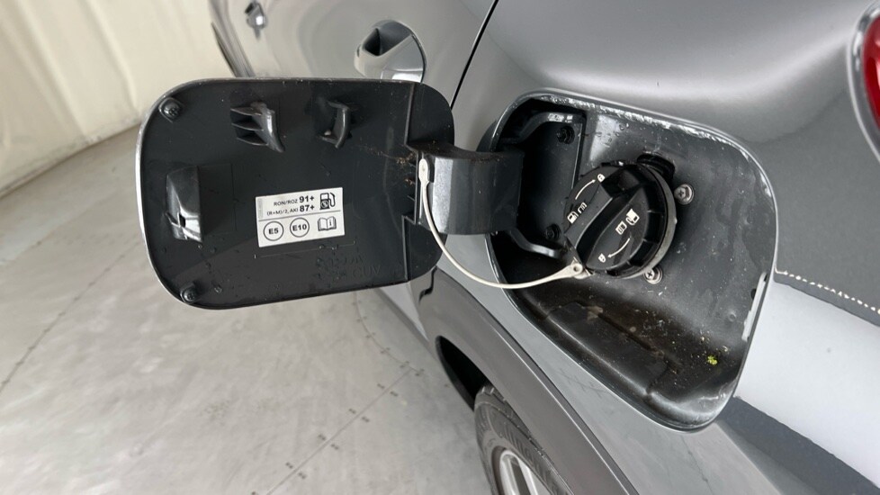 Used Kia Stonic 2023 for sale - 76112456: Photo 21