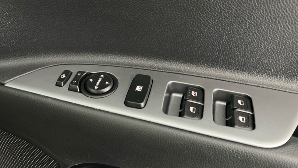 Used Kia Stonic 2023 for sale - 76112456: Photo 23