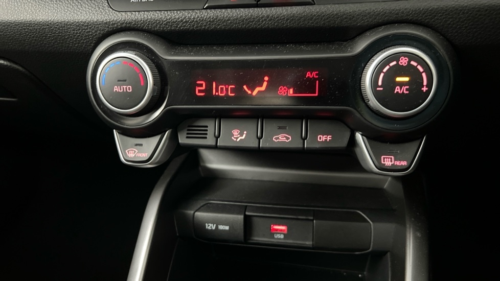 Used Kia Stonic 2023 for sale - 76112456: Photo 31