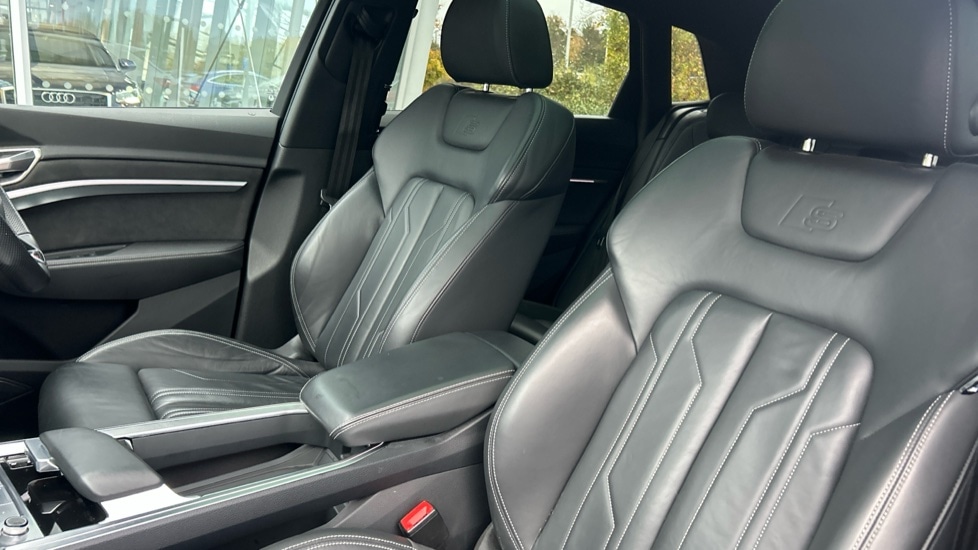 Used Audi Q8 2023 for sale - 76717362: Photo 17