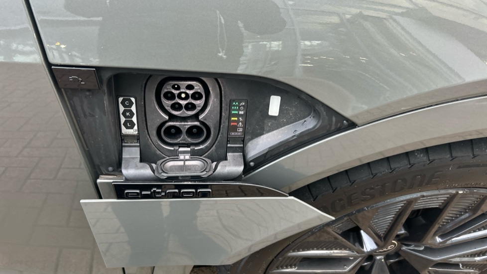 Used Audi Q8 2023 for sale - 76717362: Photo 22