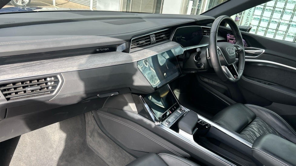 Used Audi e-tron 2021 for sale - 76745372: Photo 2