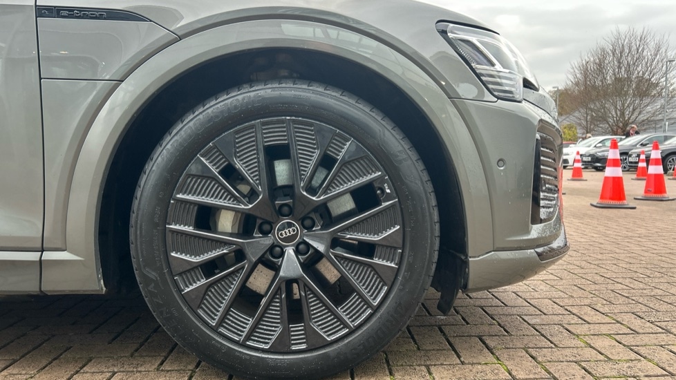 Used Audi Q8 2023 for sale - 76766056: Photo 5