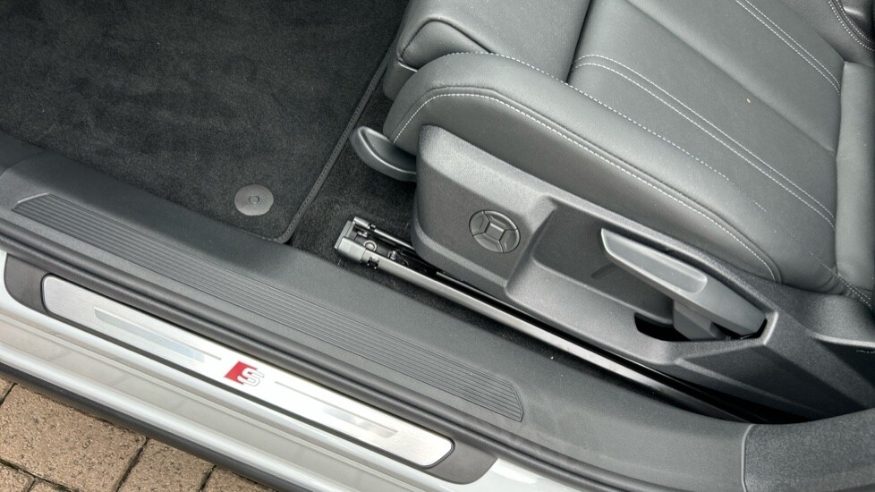 Used Audi Q4 e-tron 2025 for sale - 76415270: Photo 40