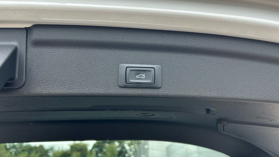 Used Audi Q3 2024 for sale - 76977704: Photo 42