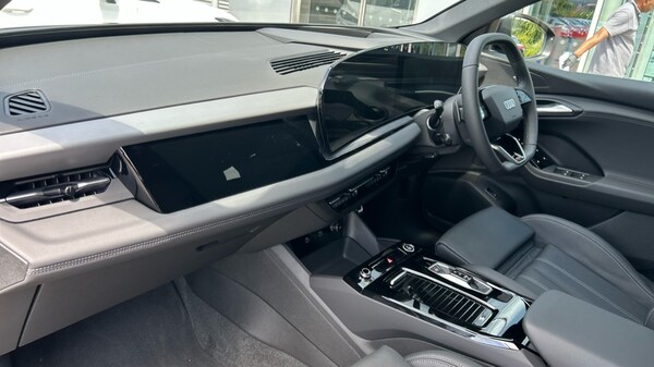 Used Audi Q6 e-tron 2025 for sale - 75526723: Photo 2