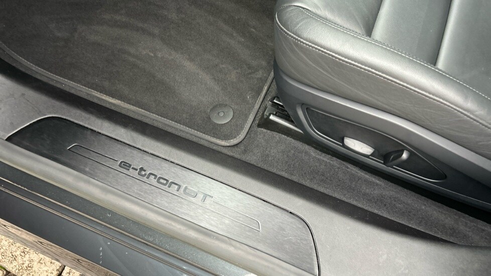 Used Audi e-tron GT 2022 for sale - 77021858: Photo 41