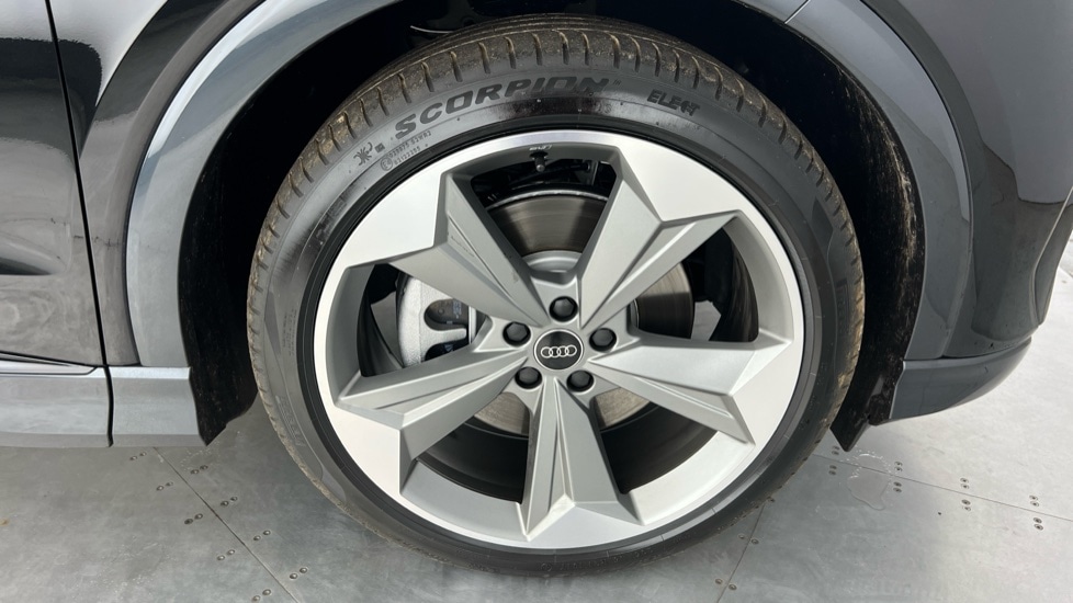 Used Audi Q4 e-tron 2025 for sale - 76415293: Photo 5