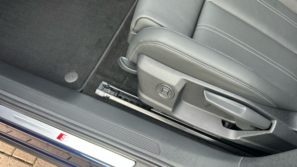 Used Audi Q4 e-tron 2025 for sale - 76415239: Photo 41