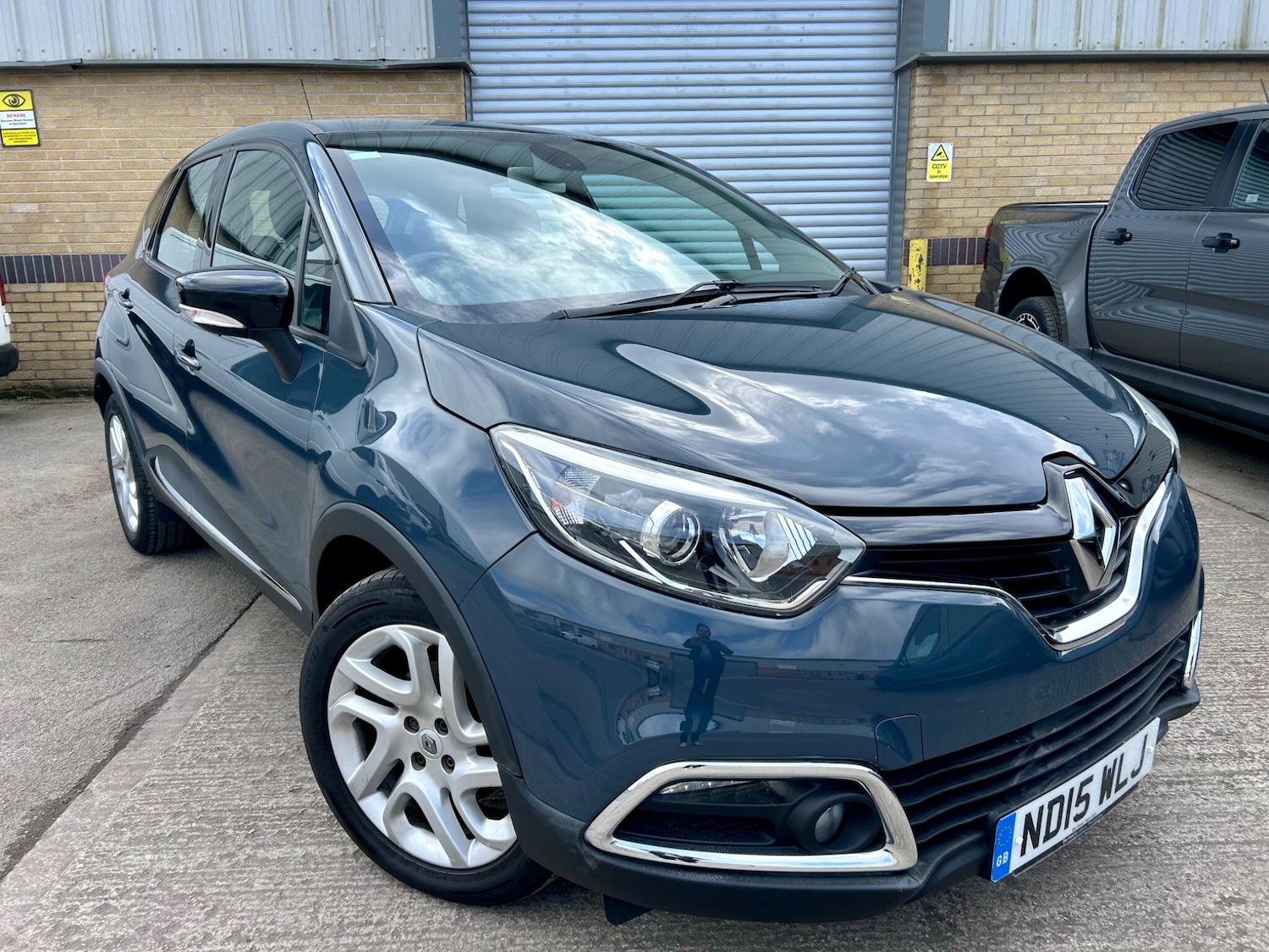 Used Renault Captur 2015 for sale - 78085820: Photo 2